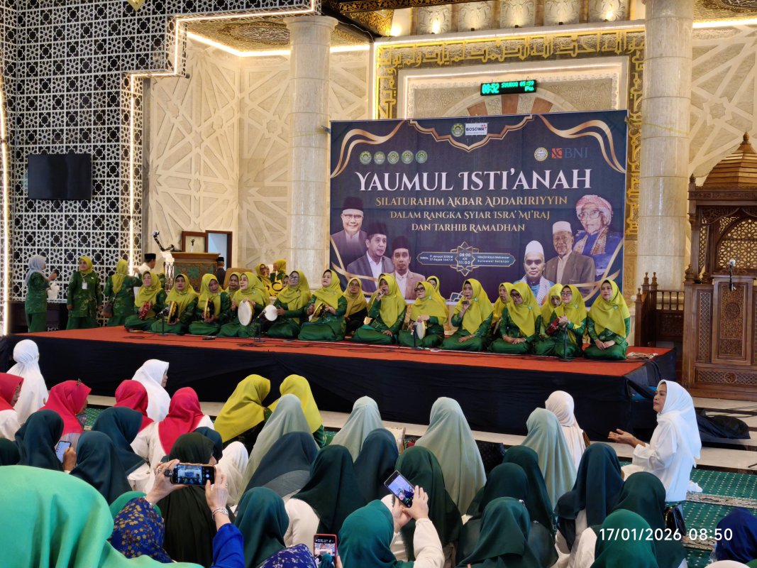 MAN 3 Kota Makassar Meriahkan Yaumul Isti’anah di Masjid Raya Makassar