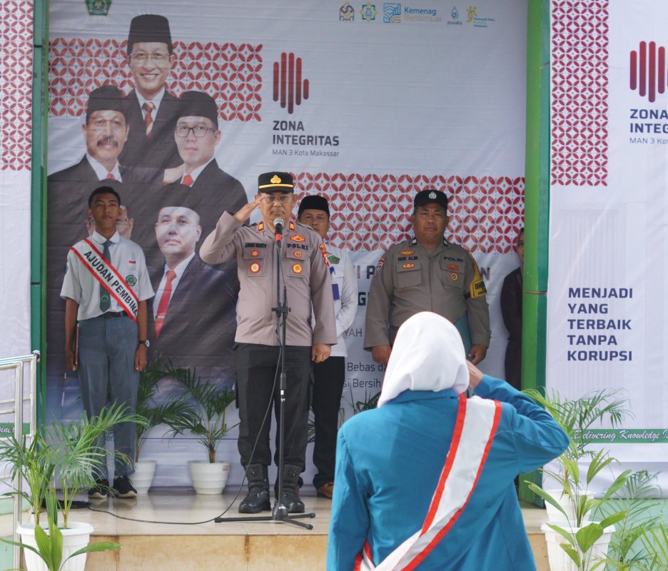 Sambangi MAN 3 Kota Makassar, Kapolsek Biringkanaya Tekankan Pentingnya Tabayyun dan Disiplin