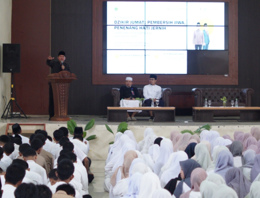 Jum’at Penyejuk Hati, Kabid Penmad Sulsel Motivasi Generasi Pemburu Ilmu di MAN 3 Kota Makassar