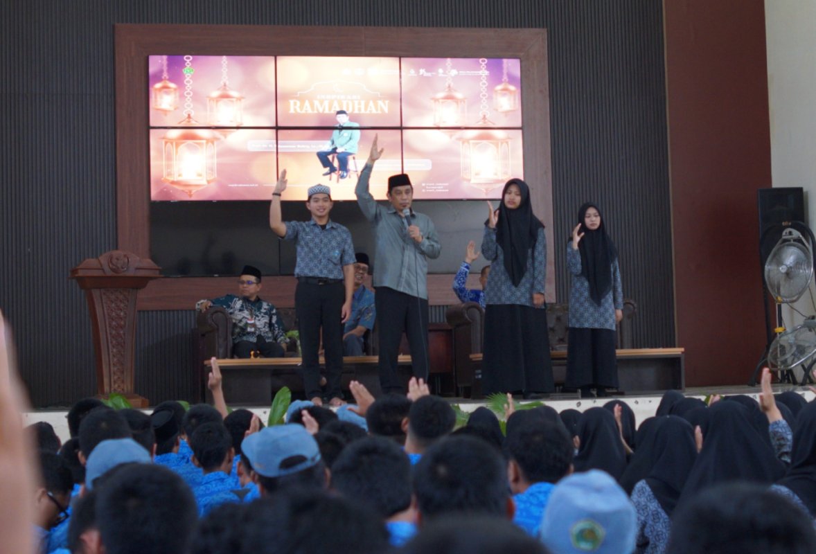 Hadir di Hari Keempat Gema Ramadan MAN 3 PK, Rektor UIM Ajak Murid Jadi Generasi Tangguh dan Tawadhu