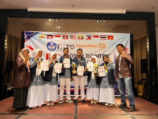 Sang Jawara Tim Robotik
