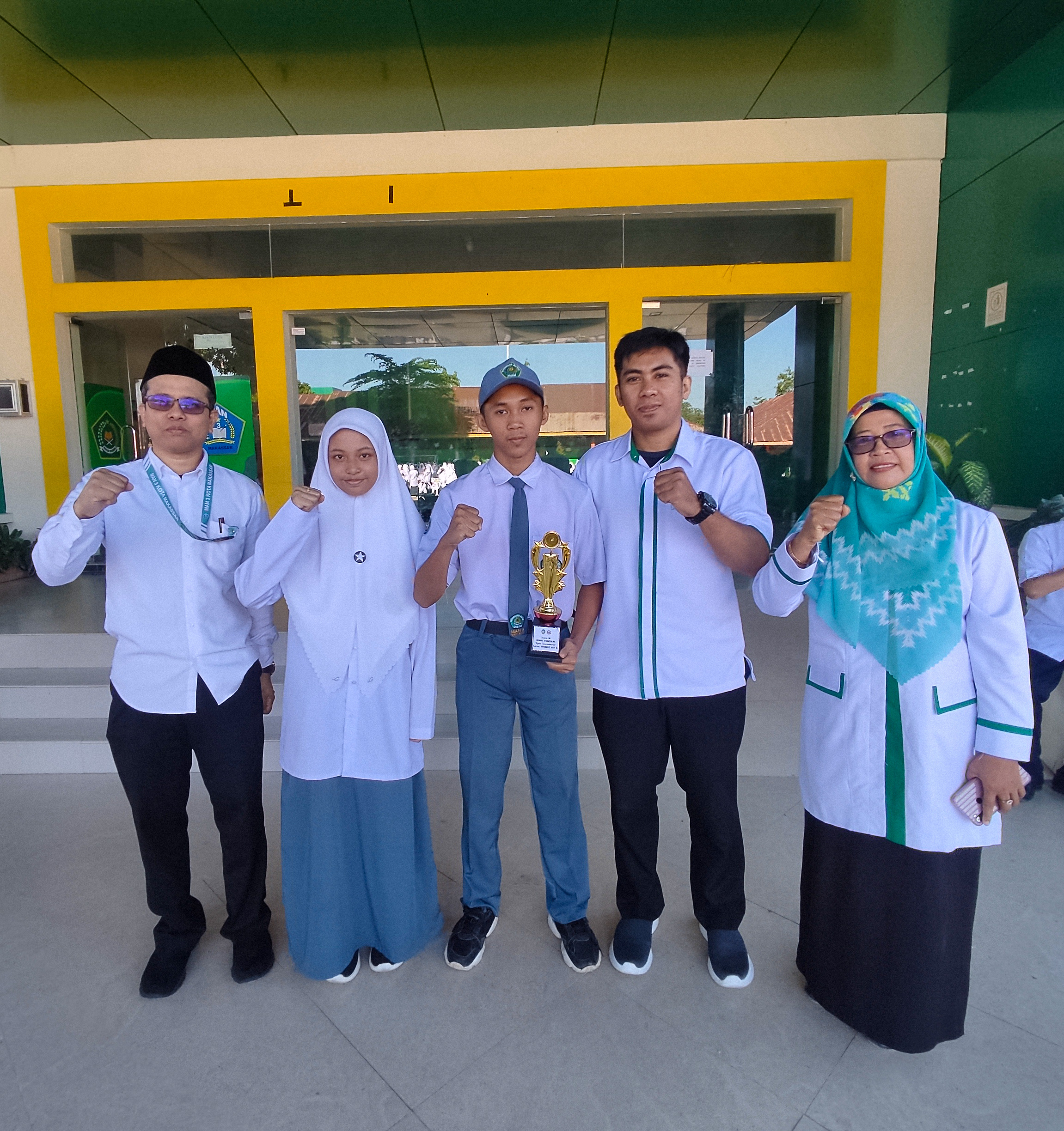 Ratu Aulya Rahma Siswi MAN 3/PK juara Event Erlangga English Speech Contest 2023 region Indonesia timur