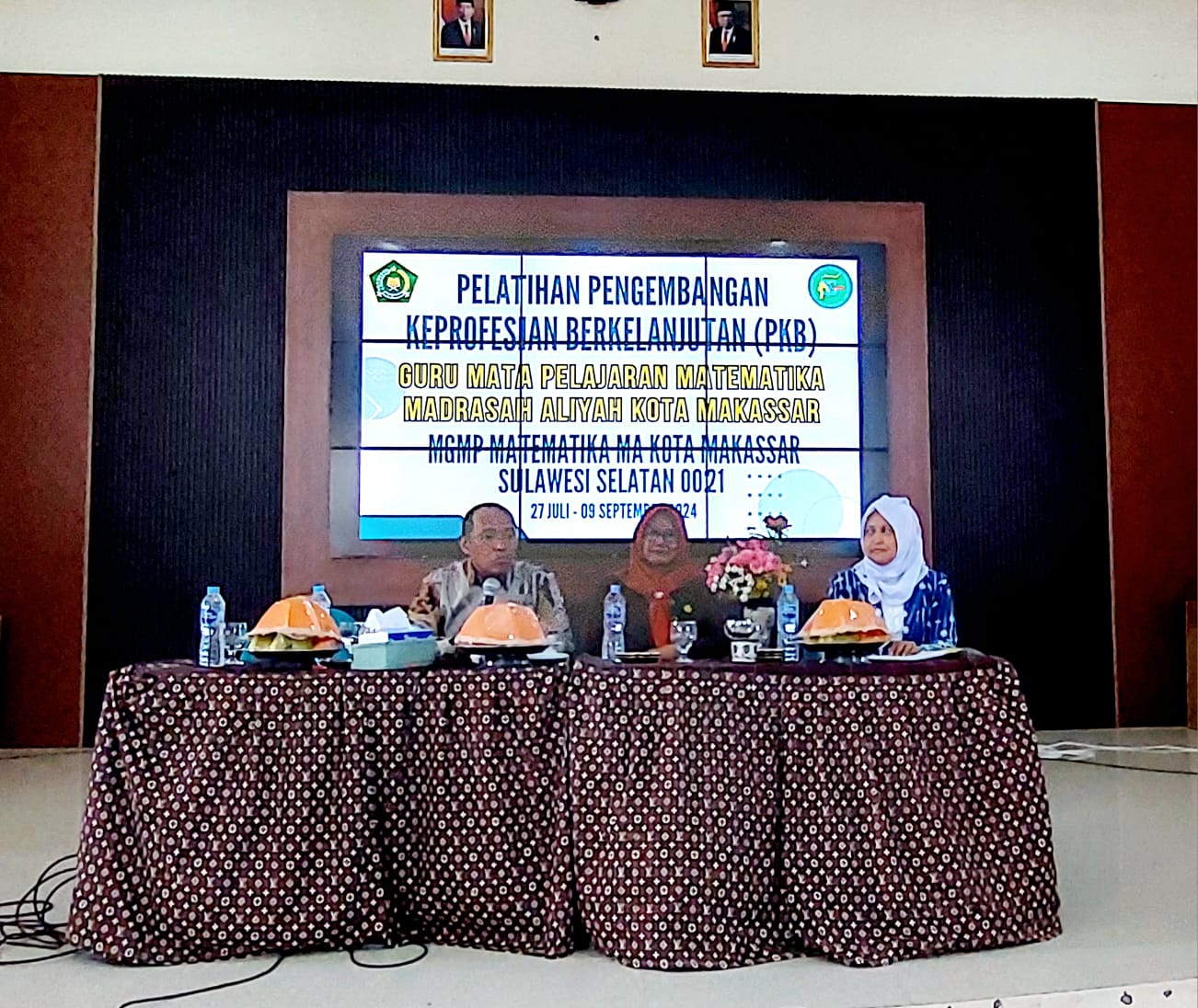 Kakan Kemenag Membuka dan Membawakan Materi pada MGMP Matematika Tingkat MA di MAN 3 Kota Makassar